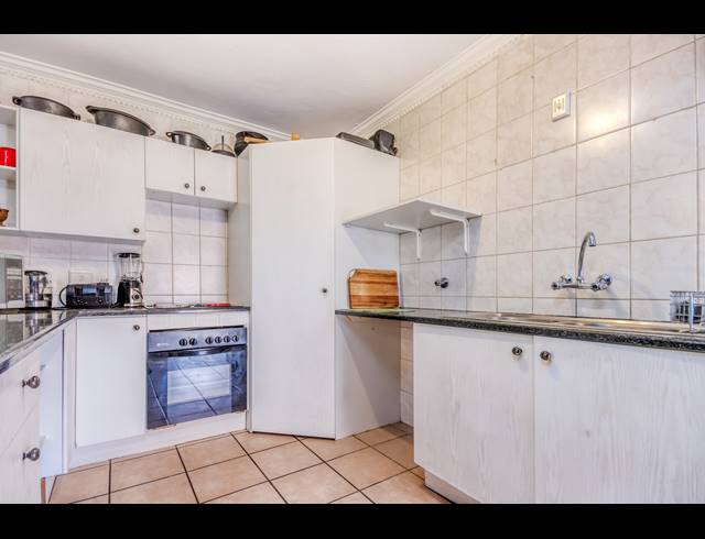 4 BEDROOM TOWNHOUSE RENTED IN ALLEN'S NEK